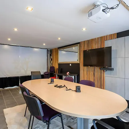 Rez De Jardin & Salle De Reunion