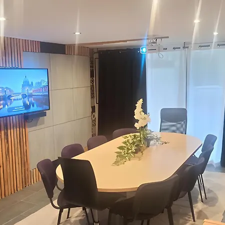 Rez De Jardin & Salle De Reunion アパート