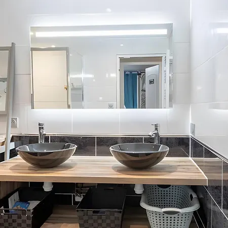 Rez De Jardin & Salle De Reunion アパート