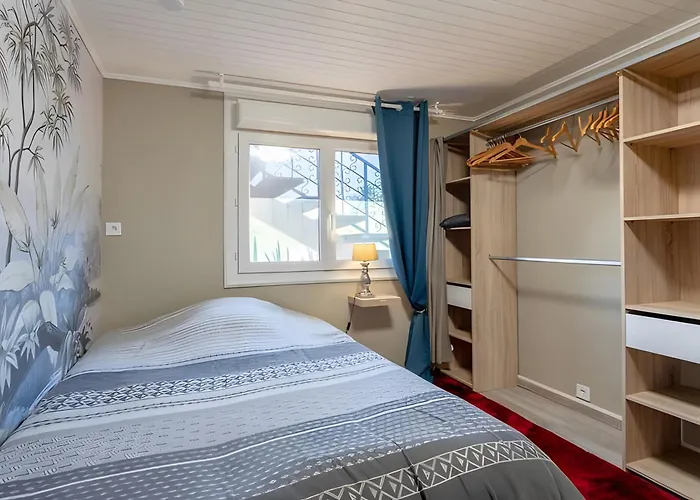 Rez De Jardin & Salle De Reunion La Ferriere (Vandee)