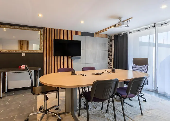 Rez De Jardin & Salle De Reunion * La Ferriere (Vandee)