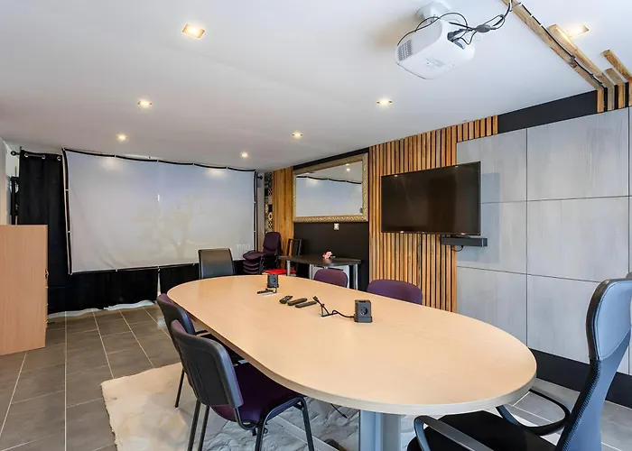 Rez De Jardin & Salle De Reunion