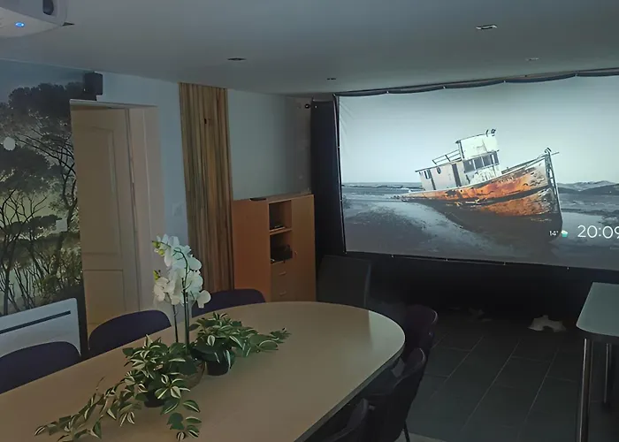 Rez De Jardin & Salle De Reunion *