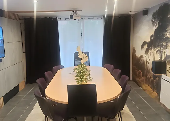 Rez De Jardin & Salle De Reunion La Ferriere (Vandee)